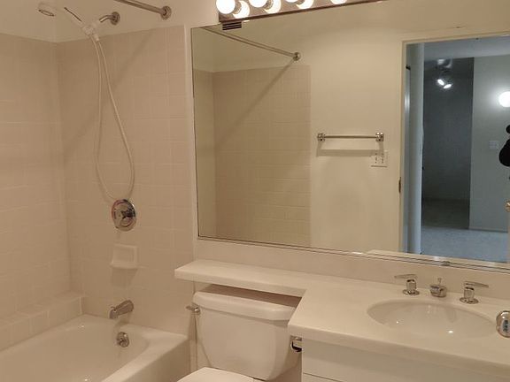 5th image of 300 3rd St APT 716