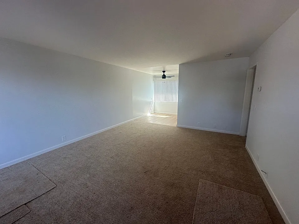 2301 Flores St