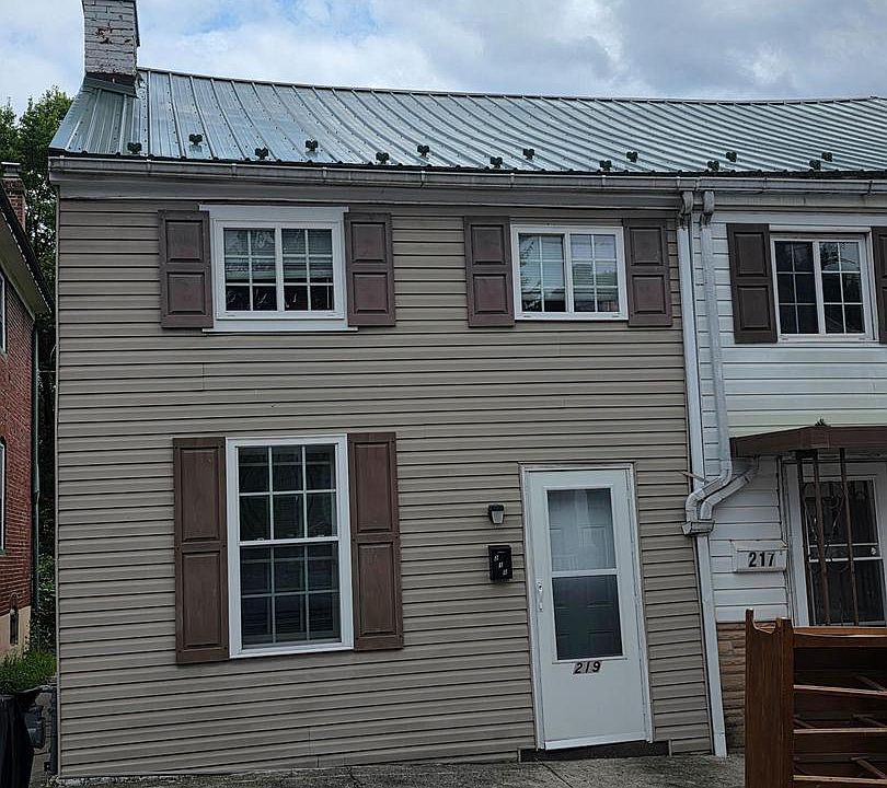 1st image of 219 Pear St