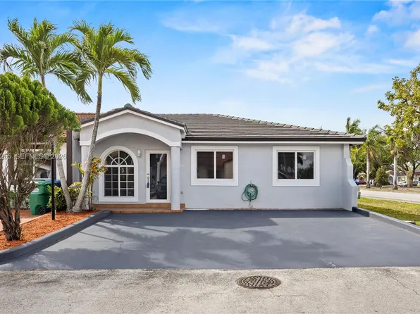 7570 NW 173rd Ln, Hialeah, FL 33015