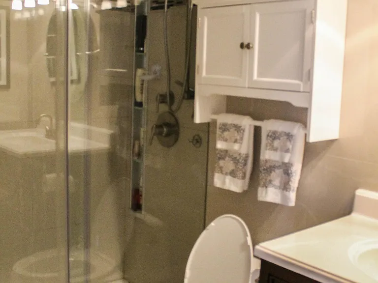 1830 Embassy Dr #411 — Photo 8
