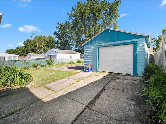 5th image of 234 Chapel Ave