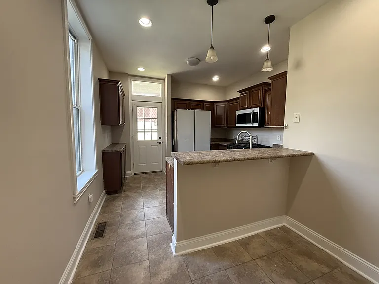 101 Shelby St — Photo 9
