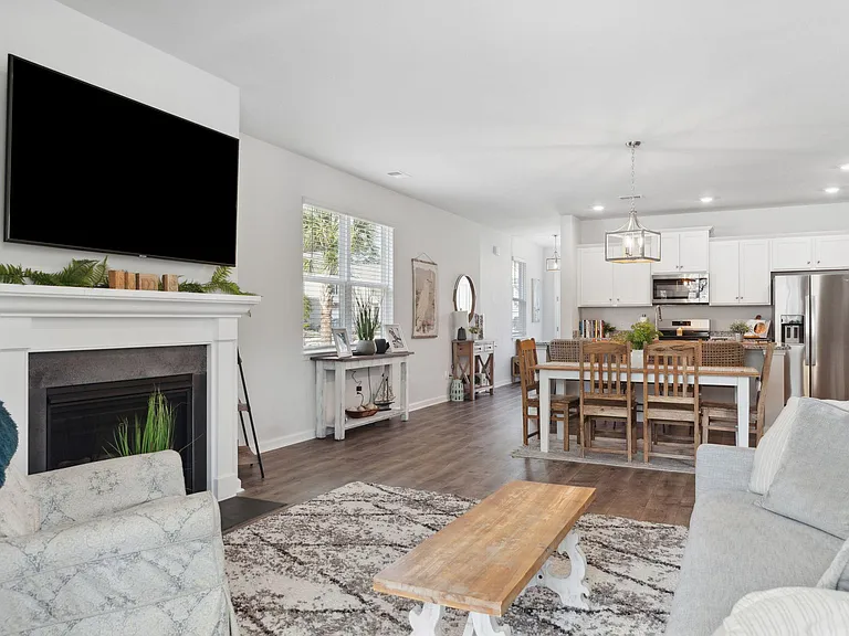 3921 Sawmill Ct — Photo 10