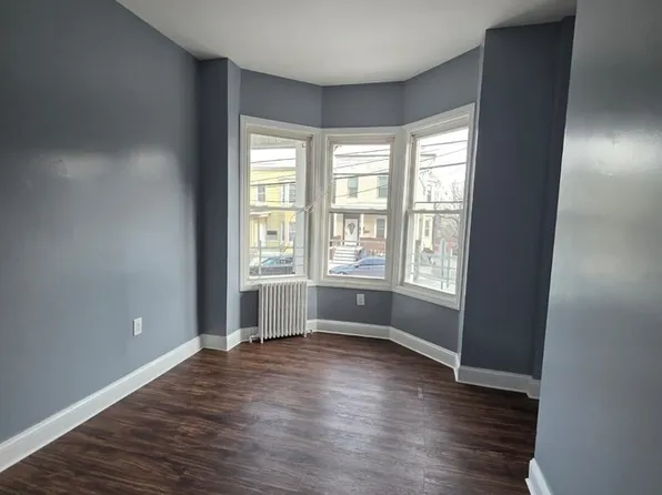 76 Chestnut St #1L, Yonkers, NY 10701