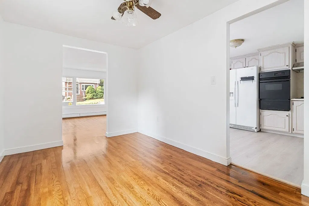 3 bed, 1.5 bath, 1392 sqft, $3,900 — Photo 3