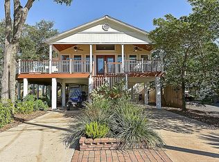 531 Oak Rd, Clear Lake Shores, TX 77565