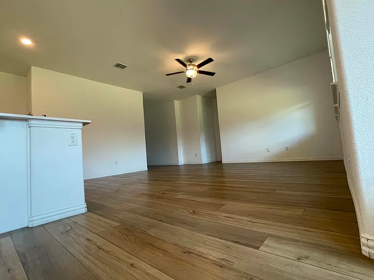 1200 Mahogany Ln — Photo 7