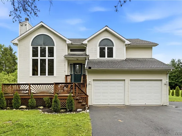 13 N Shore Dr, Alden, NY 14004