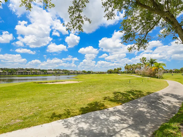 20 Plantation Dr #101 — Photo 34