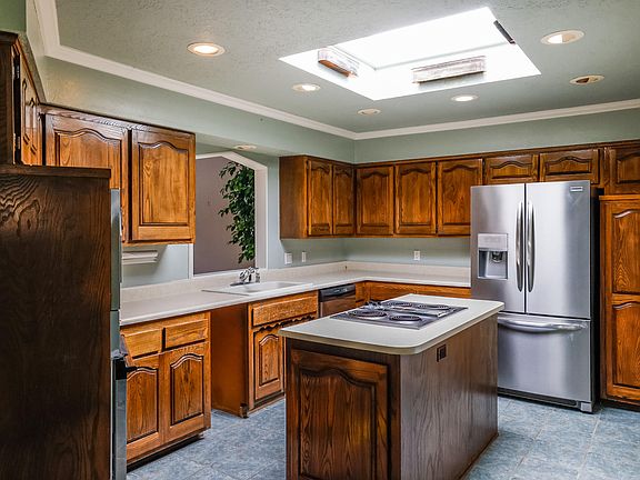 5th image of 9501 Village Green Dr NE