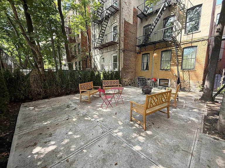 376 Montgomery St #1A — Photo 16