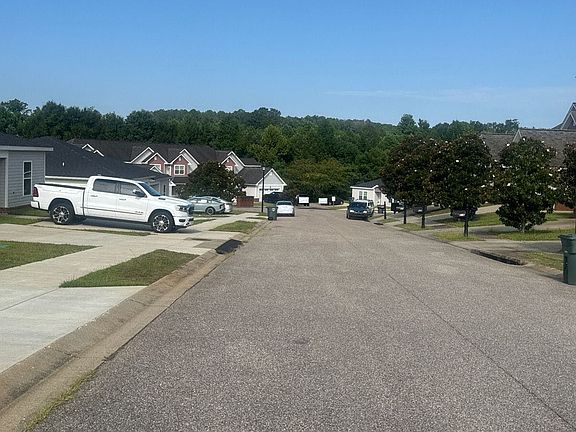 4th image of 214 Charleston Dr