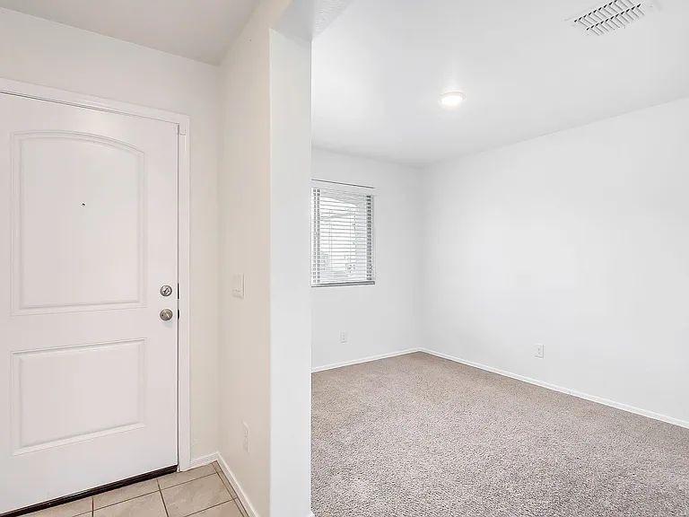 8562 S 253rd Ave — Photo 3