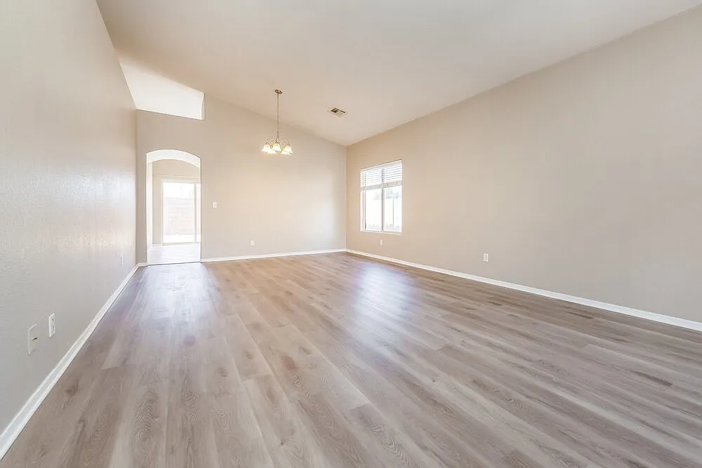 3 bed, 2.0 bath, 1651 sqft, $1,980 — Photo 3