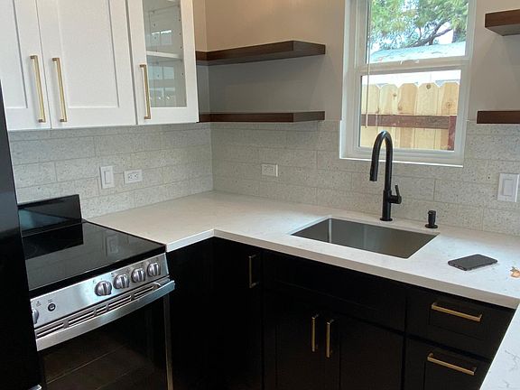 2nd image of 348 Chapalita Dr