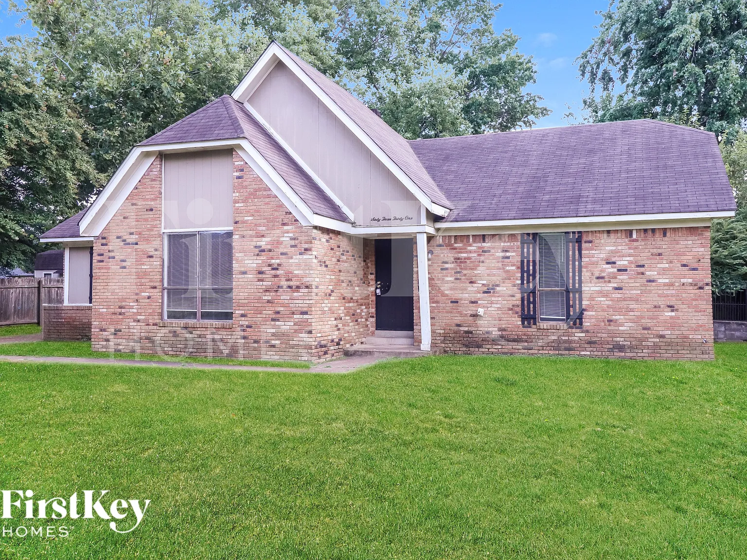 3 bed, 2.0 bath, 2100 sqft, $1,855 — Photo 2