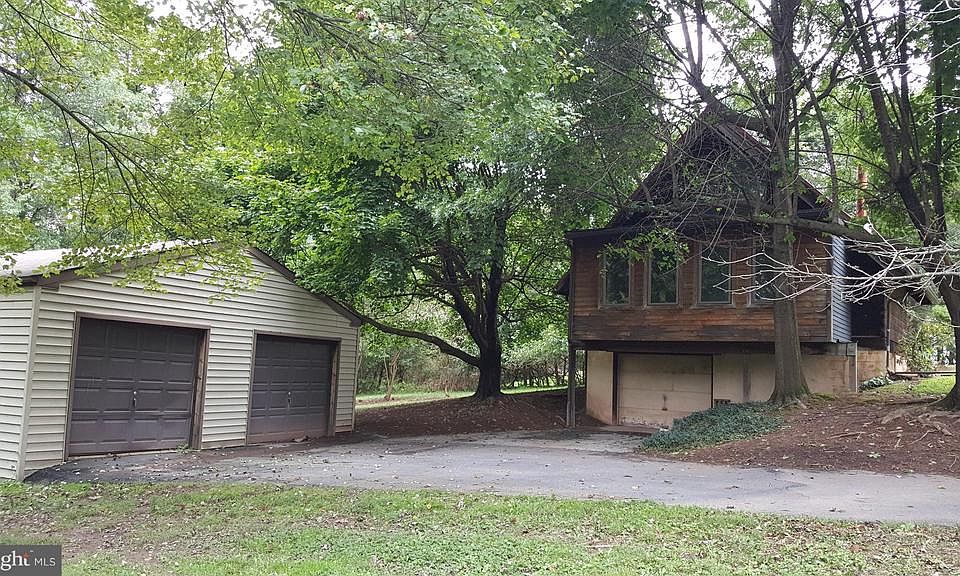 2nd image of 30 Creek Rd