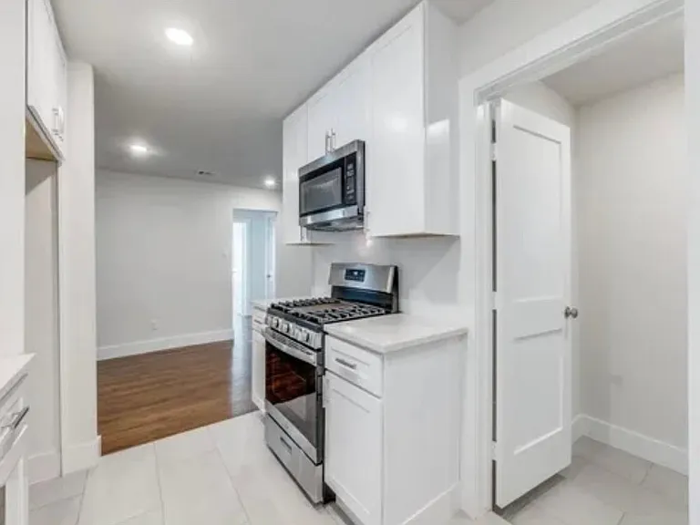 1406 Harlandale Ave — Photo 13