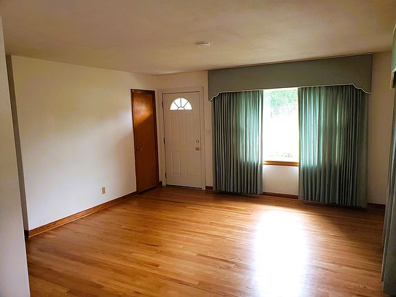 Living room additional photo