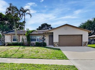 122 Mayorca Ct, Royal Palm Beach, FL 33411
