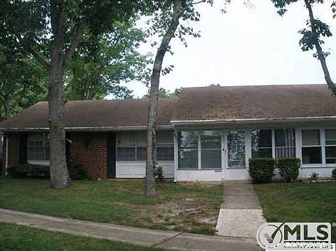 1st image of 824A Balmoral Ct