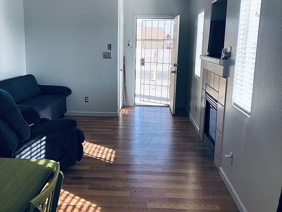 2nd image of 435 Sunrise West Dr SW