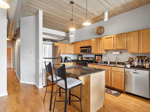 2nd image of 3260 N Clark St APT 408
