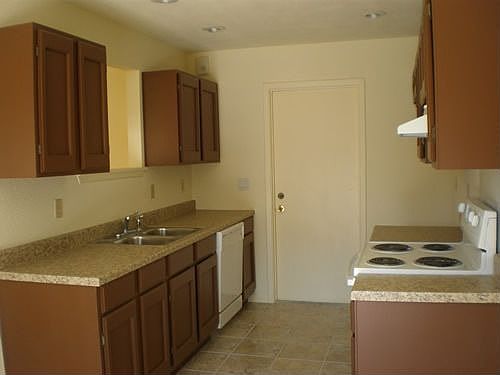 2nd image of 907 Saddlebrook Dr