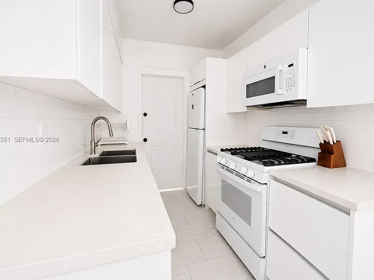 815 W 39th St #3 — Photo 4