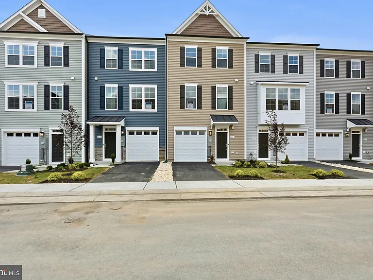 241 Monteith Dr — Photo 1