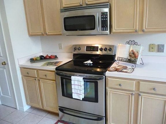 Kitchen- Now has granite like the hall bath
