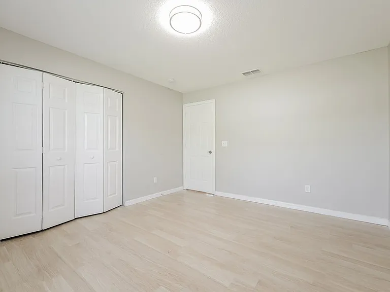 916 Alsace Dr — Photo 11