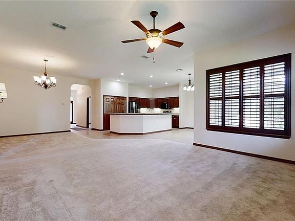 4th image of 3803 SE 6th Ave
