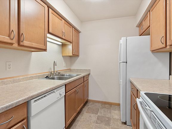 3rd image of 200 W North St #49
