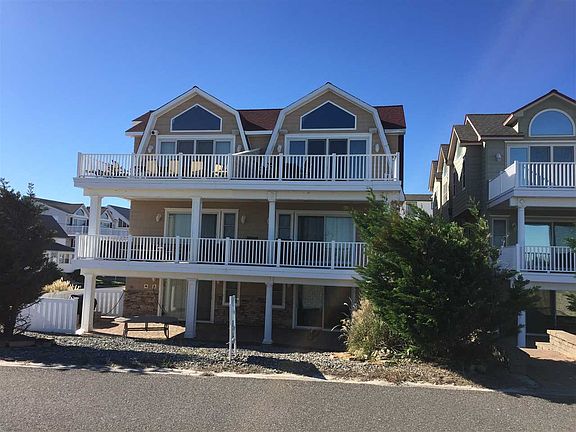 2nd image of 3212 Boardwalk #North