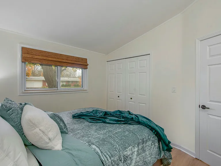 2804 Canterbury Rd — Photo 7