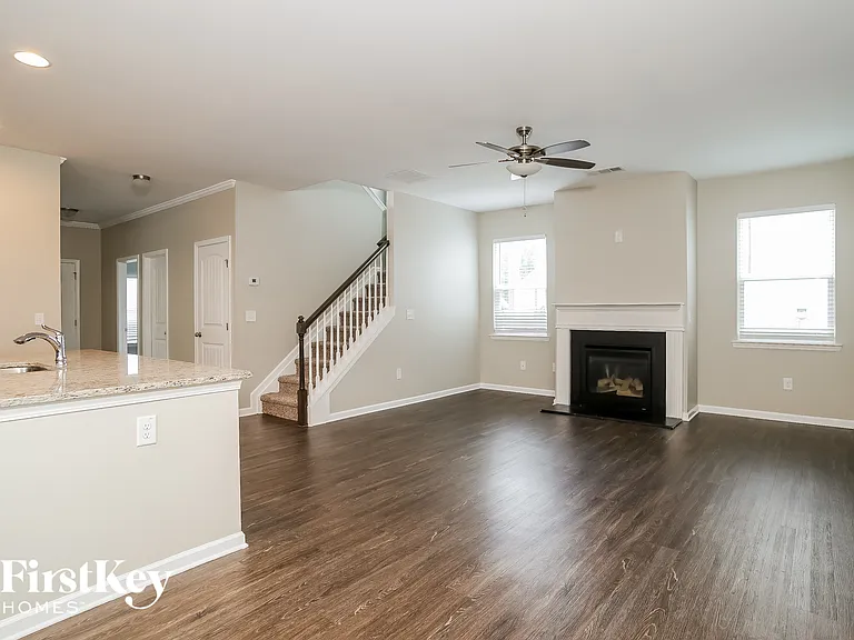 327 Stoney Hollow Rd — Photo 2