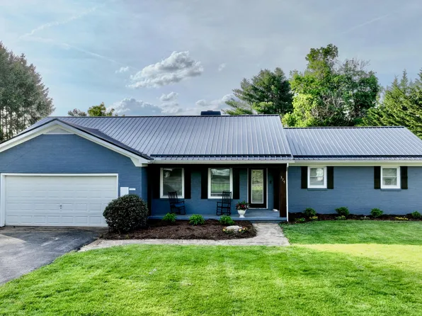 379 Summit Ave, Lewisburg, WV 24901