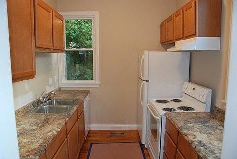 5th image of 1549 Ambrose Ave