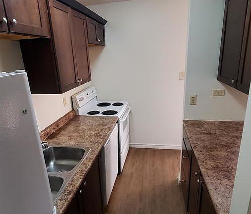 2nd image of 222 Thomson Ave #1