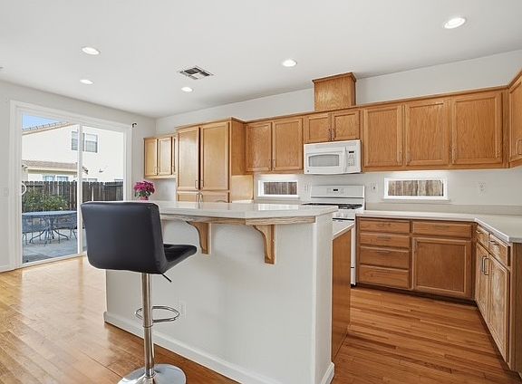 3rd image of 2957 Dixon Ct