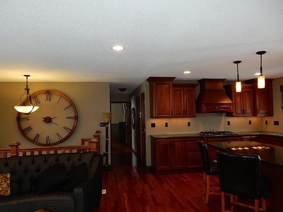 4th image of 3225 Royal Dr