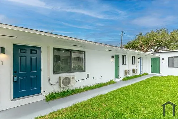 6125 SW 40th Ct — Photo 3