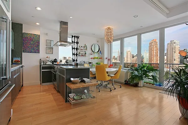Sold by Corcoran | media 7