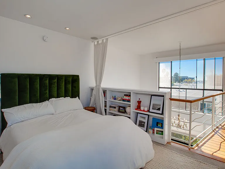 11645 Montana Ave #311 — Photo 14