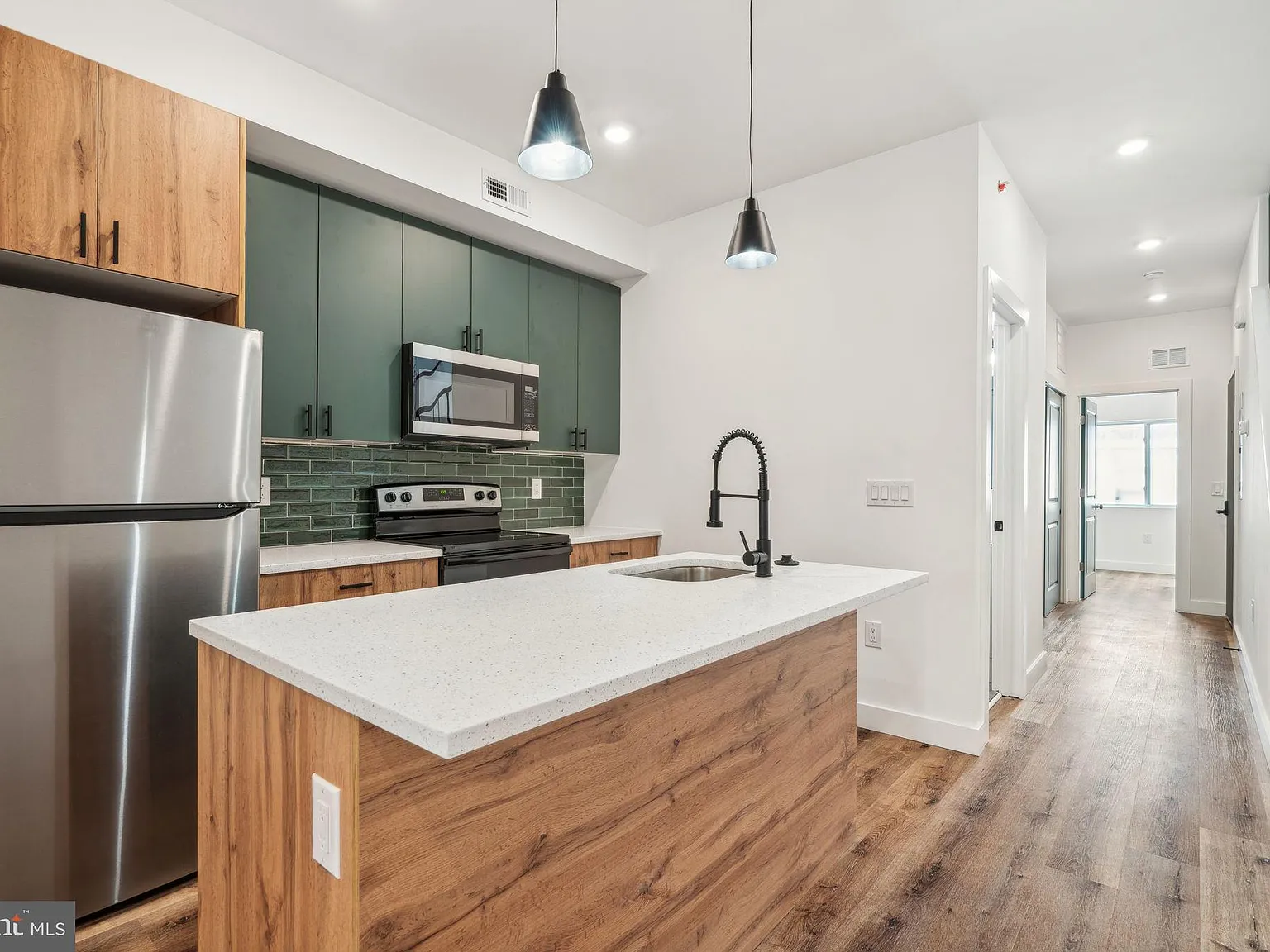 2 bed, $1,600 — Photo 3