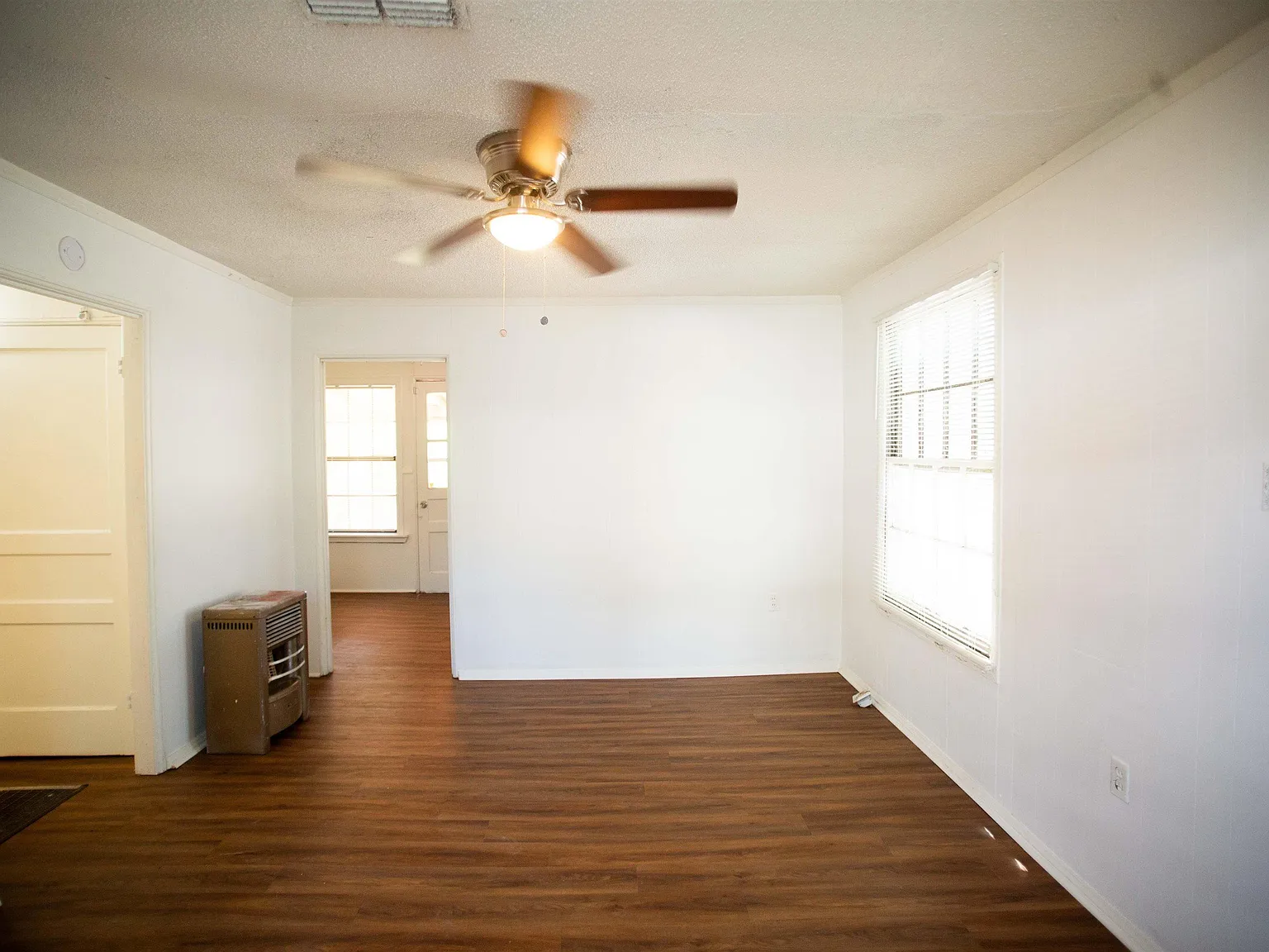 4 bed, 2.0 bath, 1600 sqft, $1,425 — Photo 4