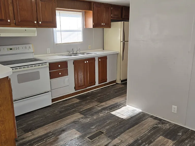 3180 S Lee Hwy SW — Photo 3