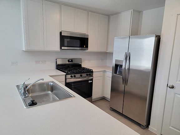 Stainless Appliances - GAS oven, BIG Frigidaire Fridge Included (ALL Brand NEW)